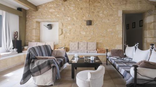 L'Ostal Saint Hilaire d'Ozilhan - Bed & Breakfast in Saint Hilaire D'Ozilhan