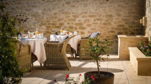 L'Ostal Saint Hilaire d'Ozilhan - Bed & Breakfast in Saint Hilaire D'Ozilhan
