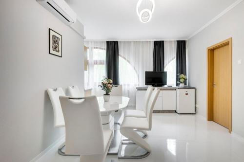Fonyód Beach Apartment - main image