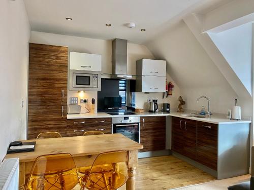 Churchill Two Bedroom Apartments - image 4