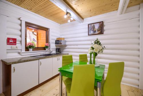 Domy z Bala przy plaży- Domki klimatyzowane - JACUZZI, SAUNA, lody, popcorn, ryba wedzona i ognisko gratis-od maja! – Dziwnowek, KY