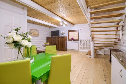 Domy z Bala przy plaży- Domki klimatyzowane - JACUZZI, SAUNA, lody, popcorn, ryba wedzona i ognisko gratis-od maja! – Dziwnowek, KY
