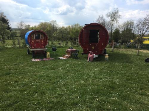 Bow top wagon pesha in PassVillages gîte à louer L'Épinay-le-Comte