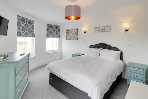 Master accommodation suite 7 sea view 2