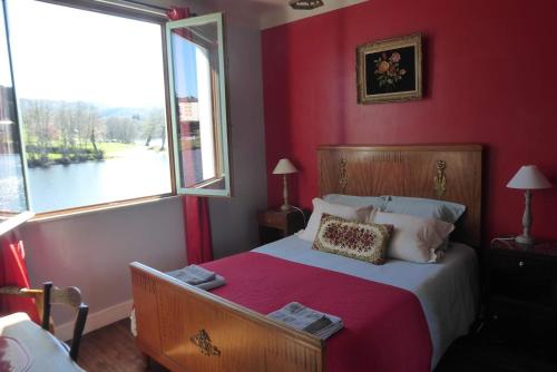 Double Room with Private Bathroom and Lake View