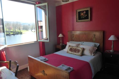 Chambres d'Hotes L'Hirondelle du Lac in Peyrat-le-Chateau