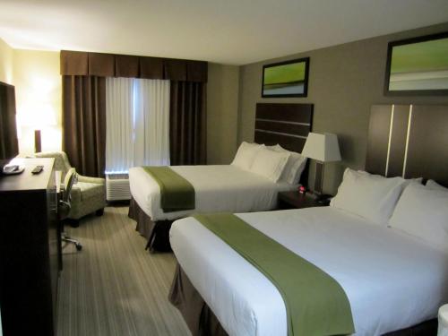 Holiday Inn Express Golden-Kicking Horse, an IHG Hotel