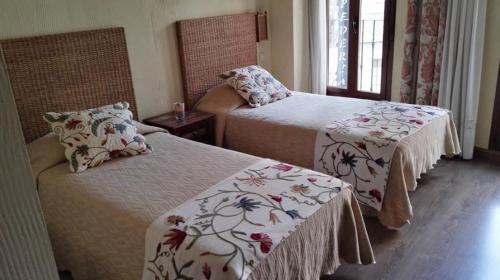 Hospederia Tia Maria Hospedería Tía María is perfectly located for both business and leisure guests in Casillas. Offering a variety of facilities and services, the property provides all you need for a good nights slee