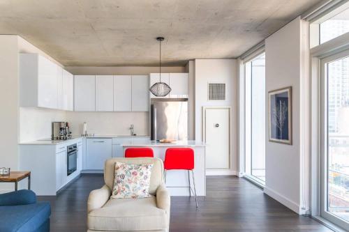 2BR Modern Luxury Apartment With Balcony Rooftop Pool & Gym by ENVITAE - image 4
