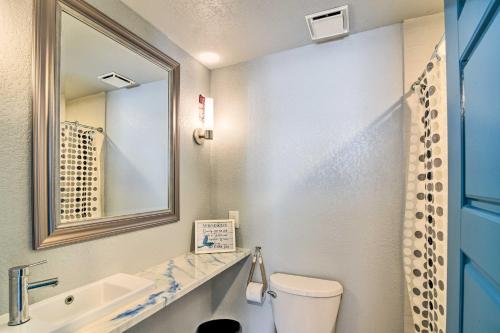 Bright and Breezy Home 4 Blocks to Beach!