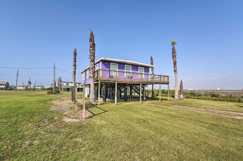 Bright and Breezy Home 4 Blocks from the Beach!