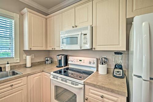 Condo with Patio and Pool Access 2 Mi to Beaches - image 6