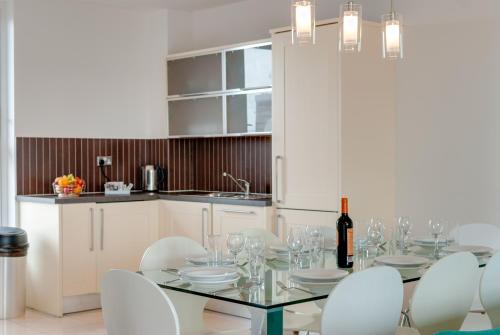 BOOK A BASE Apartments - Duke Street - image 4