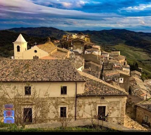 Le case nel borgo Crucoli (2)