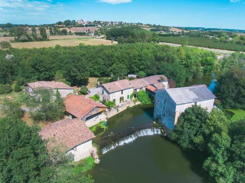Maison au fil de l'eau face à un moulin historique gîte à louer Saint-Avit-de-Soulège