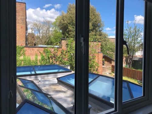 Self contained ensuite double bedroom with own entrance FREE OFF STREET PARKING, Londýn (fotografie 4)