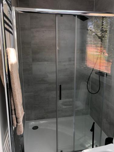 Self contained ensuite double bedroom with own entrance FREE OFF STREET PARKING, Londýn (fotografie 8)