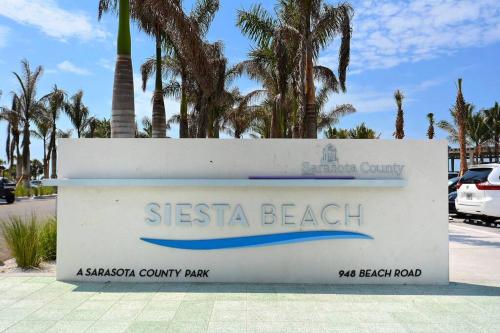Siesta Cooler: Only Minutes Walk to Siesta Beach! thumb 3