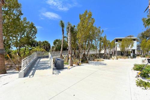 Siesta Cooler: Only Minutes Walk to Siesta Beach! detail