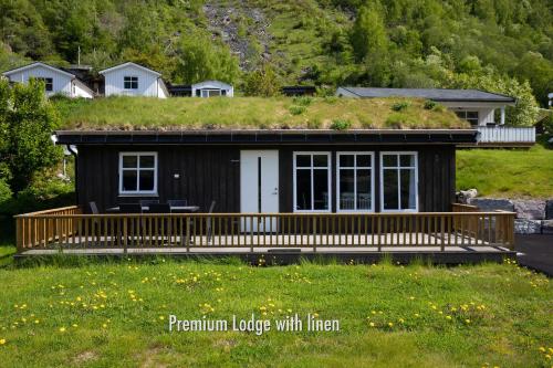 Premium Lodge with linen
