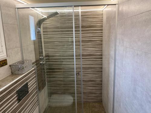 Dim House - image 4