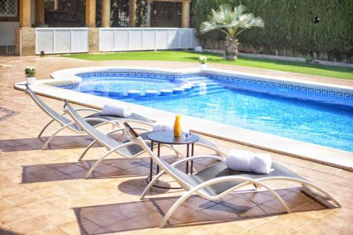  Superb Pool and Jacuzzi villa, Pension in Cartagena bei Los Albañiles