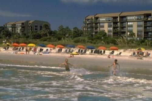 SHOREWOOD - 4th Floor - Fantastic Views of Pool & Ocean - Best Beach Location - image 9