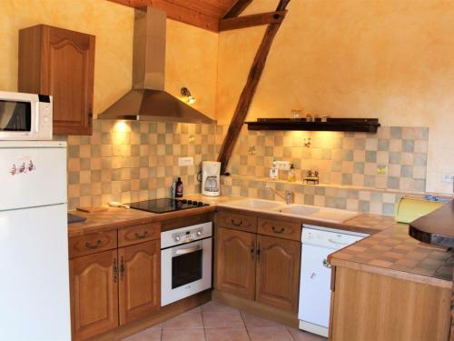 Gîte Azerat, 4 pièces, 6 personnes - FR-1-616-138