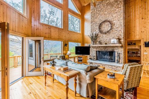Summit Escape in Whittier, USA
