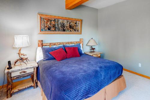 Benchmark 244 - Vista Lodge - main image