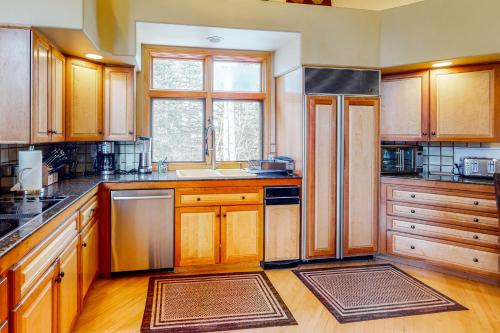 Benchmark 244 - Vista Lodge - image 5