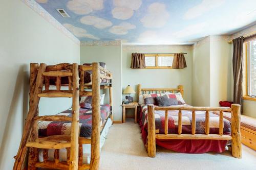 Benchmark 244 - Vista Lodge - image 6