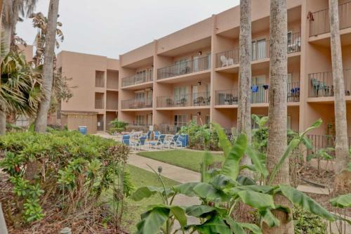 Two-Bedroom Apartment image 6