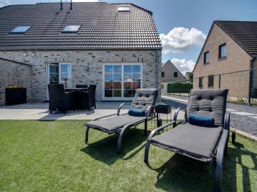 Modern Holiday Home in De Haan with Garden - image 3