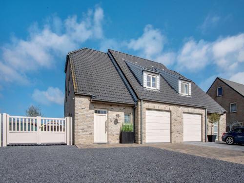 Modern Holiday Home in De Haan with Garden De Haan
