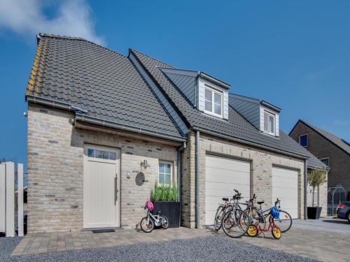 Modern Holiday Home in De Haan with Garden - image 9
