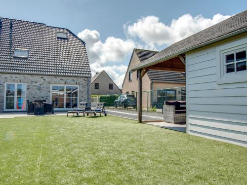 Modern Holiday Home in De Haan with Garden - image 2