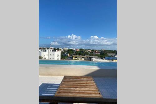 ONE BR SUITE, WiFi, ROOFTOP INFINITY POOL, BALCONY & GYM