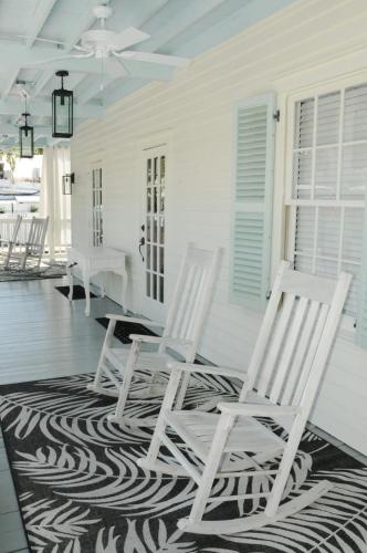 The Porch on Frances Inn - Adults Exclusive