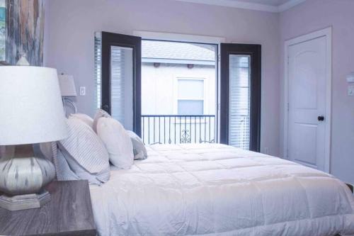 NEW Modern Townhome near Downtown Private Garage