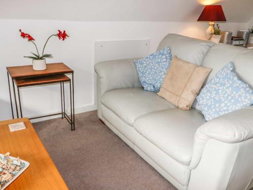 19 Honicombe Park - image 2