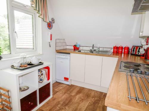 19 Honicombe Park - image 3