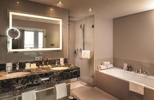 room detail thumbnail 2