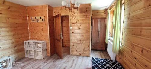 K85 Komańcza Baza Noclegowa Wypadowa Bieszczady Beskid Niski (K85 Komancza Baza Noclegowa Wypadowa Bieszczady Beskid Niski) in โคมันตชา