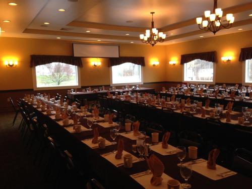 Fred's Inn Restaurant & Lodging - 연회장