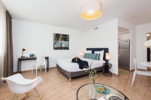 1 double bed, 1 sofa bed