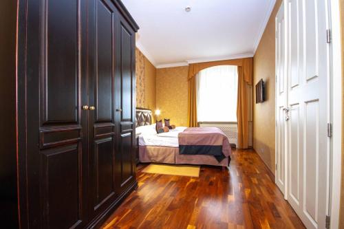 Luxury apartments in the historical building in the heart of Old Town - image 4