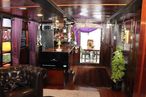 Sabai Sabai Liveaboard Bangkok thumbnail 4