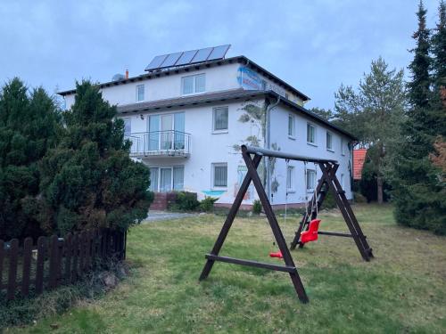 Zur Alten Tischlerei 875m von Zeltplatzstraße entfernt