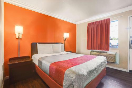 Motel 6-Fresno CA - Belmont Ave - image 5